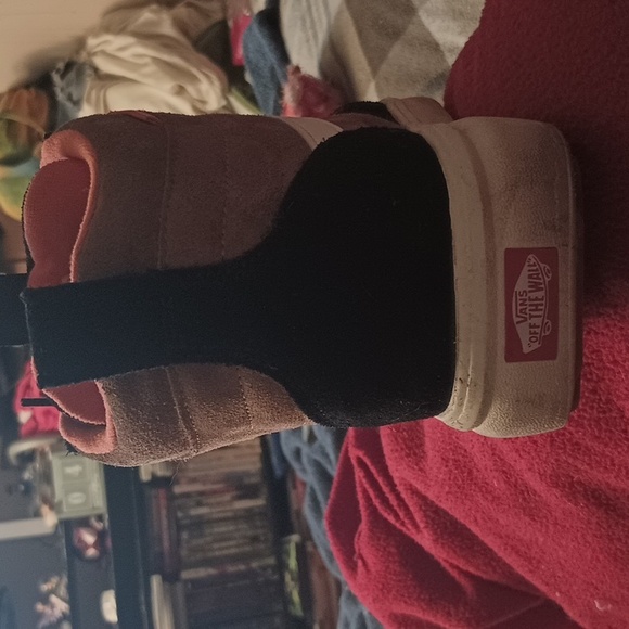 Vans - Picture 2 of 4